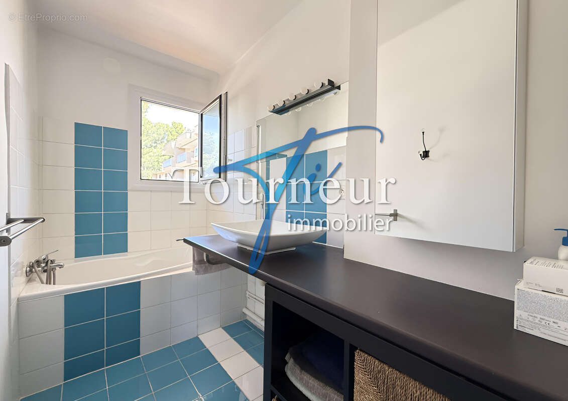 Appartement à SIX-FOURS-LES-PLAGES