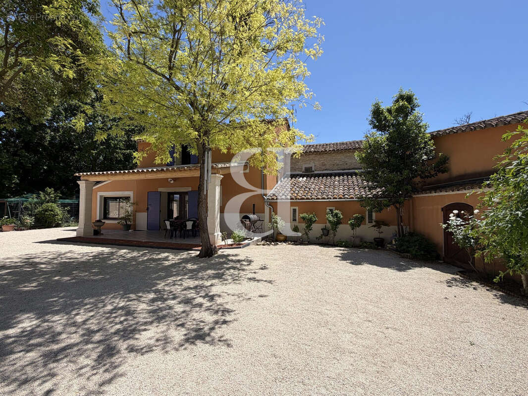 Maison 220 m² à L'isle-Sur-La-Sorgue  - photo 6