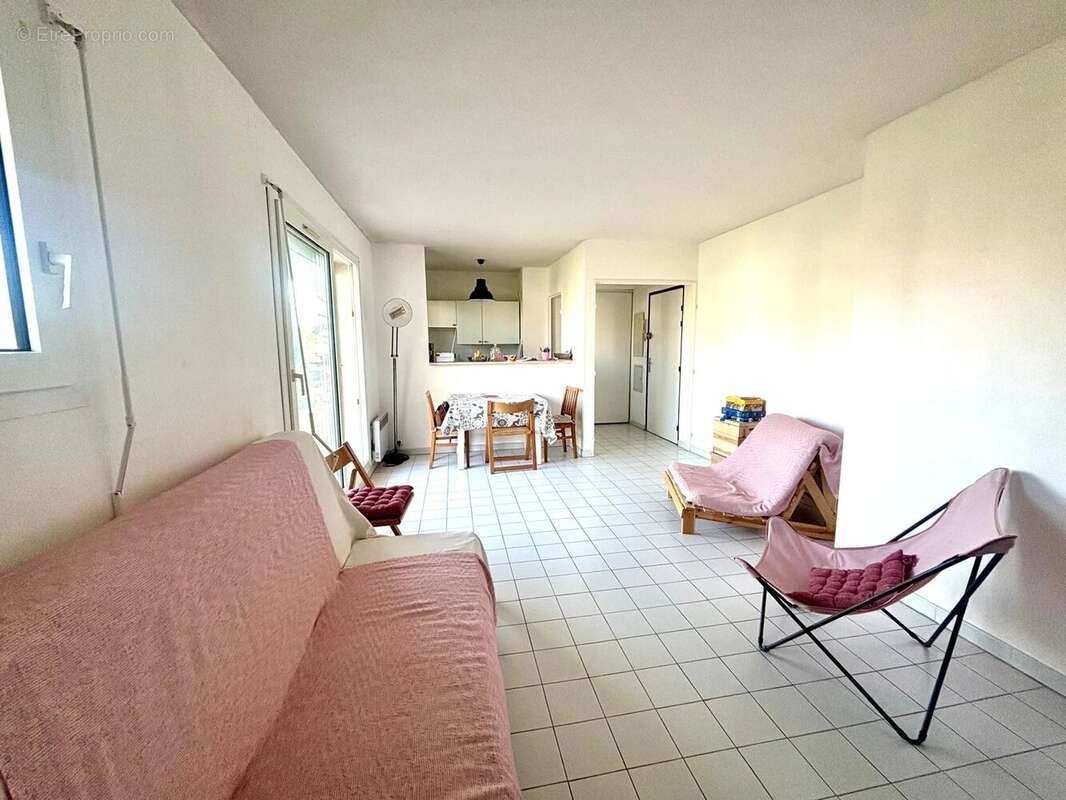 Appartement à SAINT-LAURENT-DU-VAR