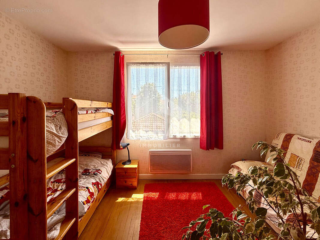 Emplacement ideal - quartier foncillon  le chay- 3 chambres - photo 10