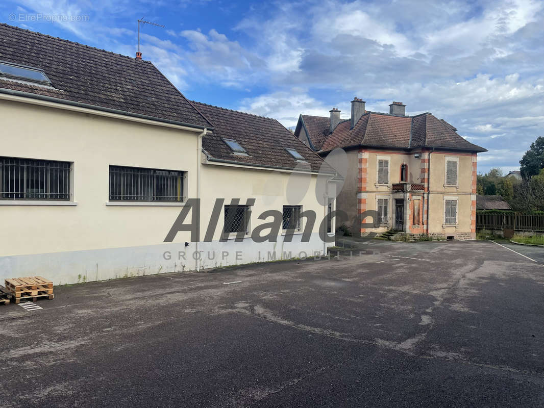 Commerce à LUXEUIL-LES-BAINS