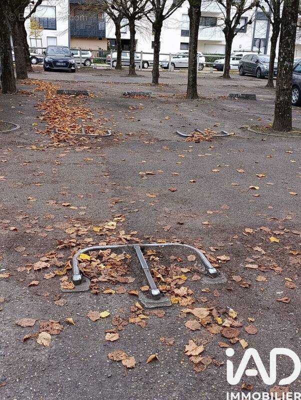 Photo 1 - Parking à LE MEE-SUR-SEINE