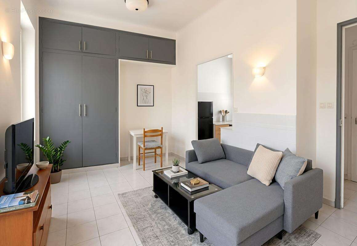 Appartement en dernier étage à vendre dans un immeuble bourgeois du xixe siècle - photo 3