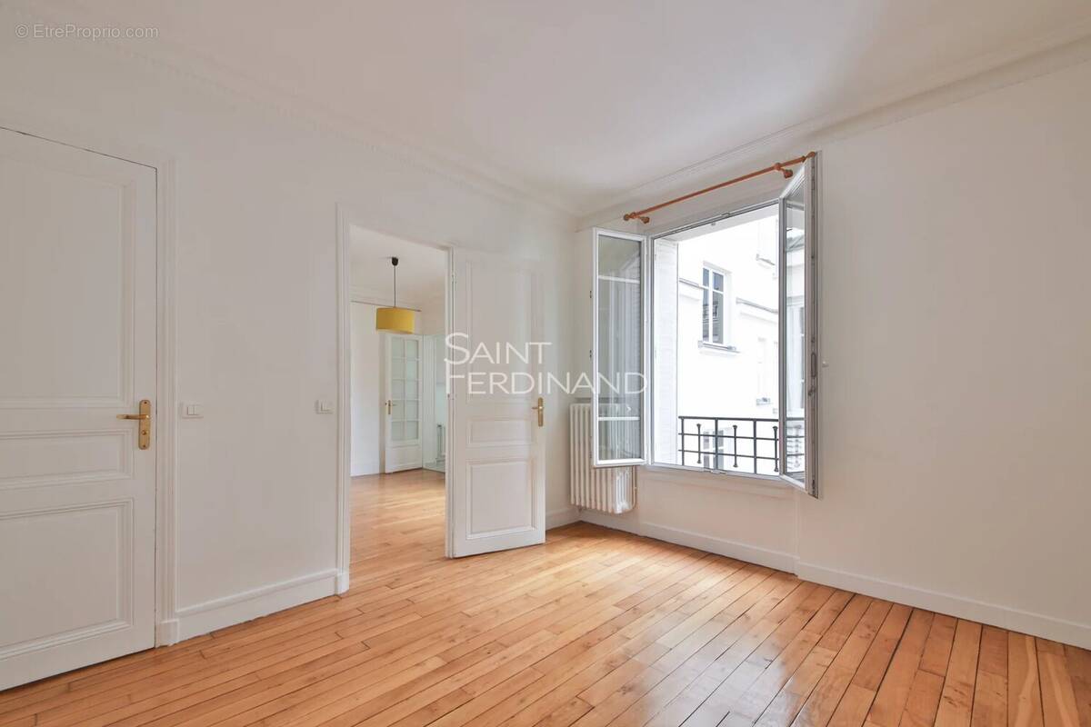 Appartement à PARIS-17E
