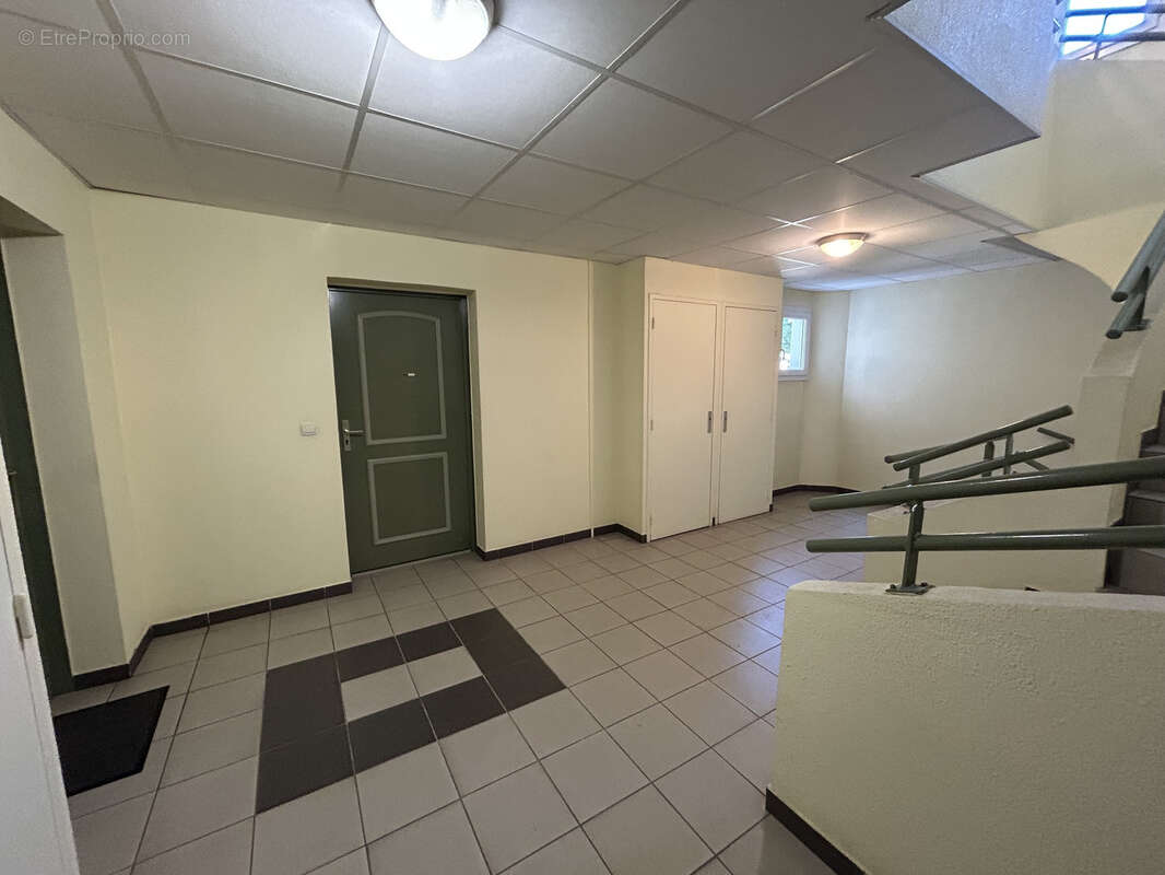 Appartement à Vendre à ANNONAY avec garage et terrasse - photo 4