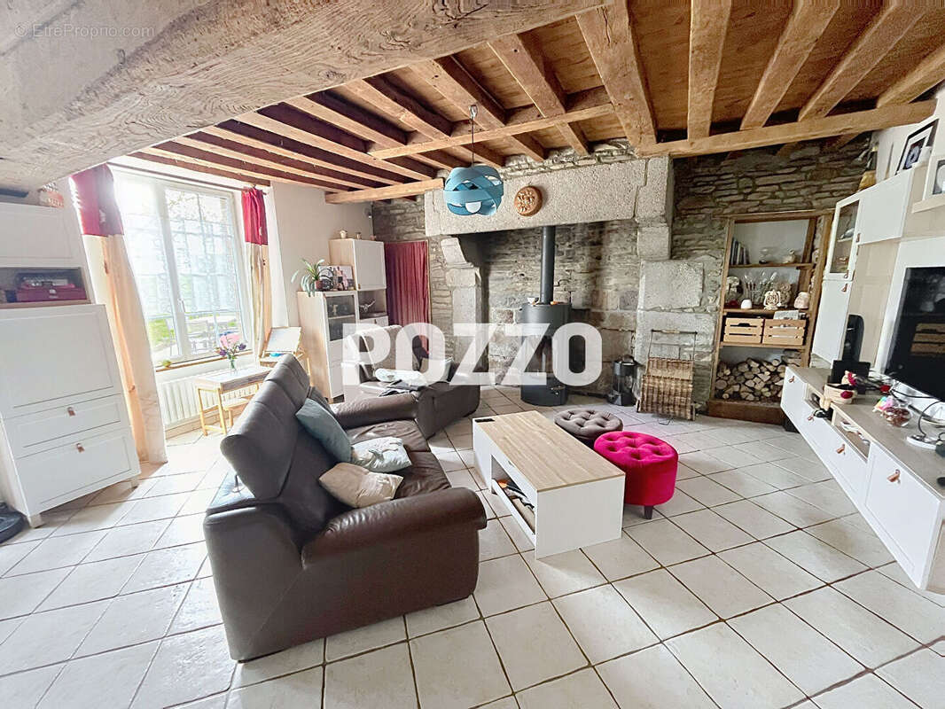 A VENDRE à Grandparigny - Maison 6 pièce(s) 196 m² - photo 6