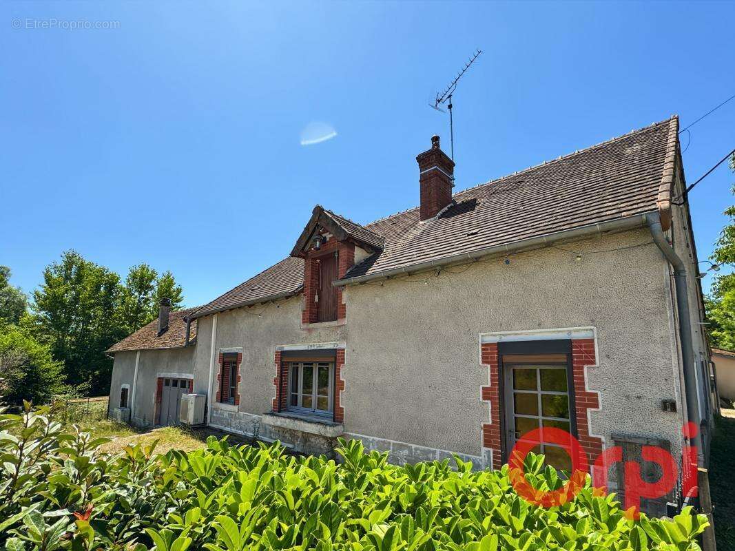 Maison à AINAY-LE-VIEIL