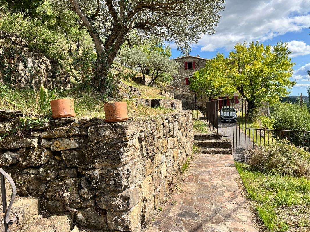 Maison à SAINT-PIERRE-SAINT-JEAN