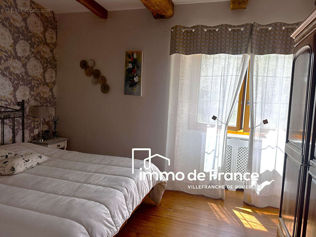 Propriété Villefranche de Rouergue, 168 m², 4 chambres, nombreuses dépendances sur 3816 m² de terrain clos attenant - photo 8