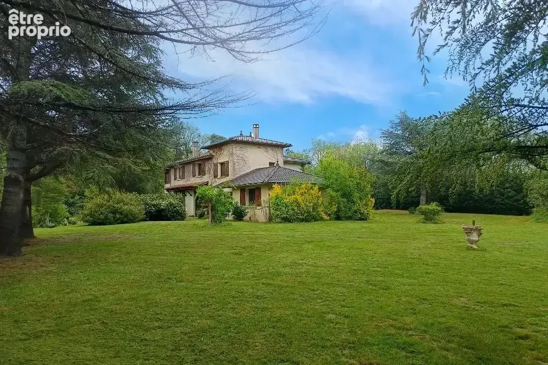 Maison 249 M2 avec terrain - photo 1