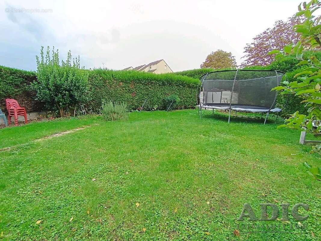 Maison à LE PLESSIS-BELLEVILLE