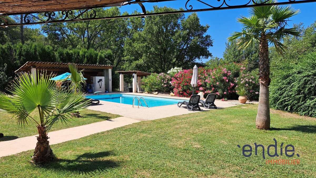 Maison à VILLECROZE