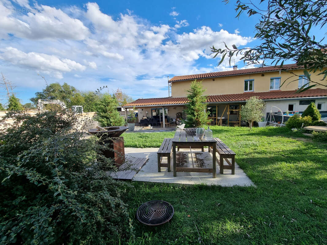 Maison à SAINT-ROMAIN-LE-PUY