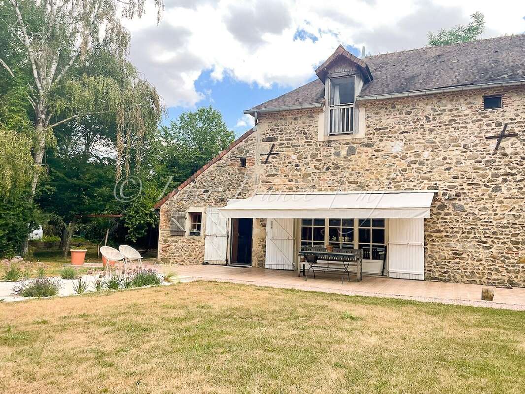 Maison 167 m² à Chantelle  - photo 2