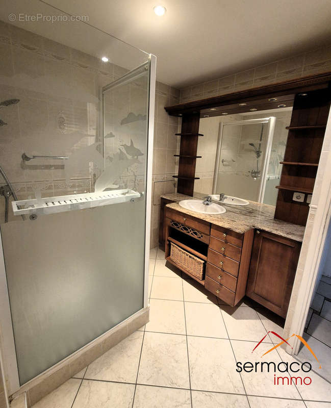 salle d&#039;eau - Appartement à SARREGUEMINES