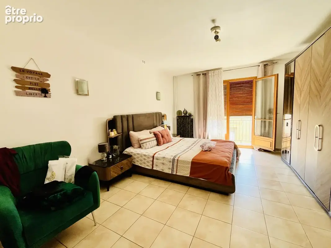 Appartement T4 vendu loué avec balcon et cave à Marseille 3ème - photo 5