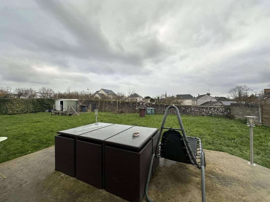 Maison à SAINT-LAMBERT-DU-LATTAY