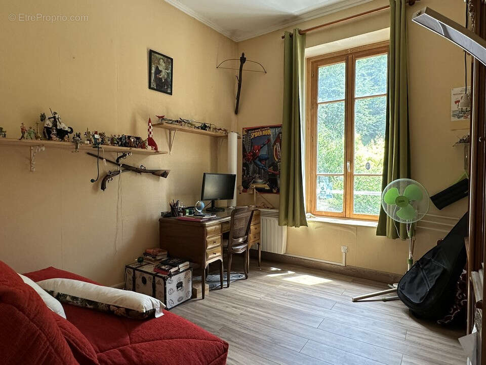 À vendre, moitié droite d’une magnifique maison de maître avec garage et jardin - photo 24
