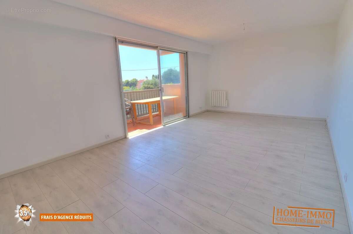 Appartement à SAINT-LAURENT-DU-VAR