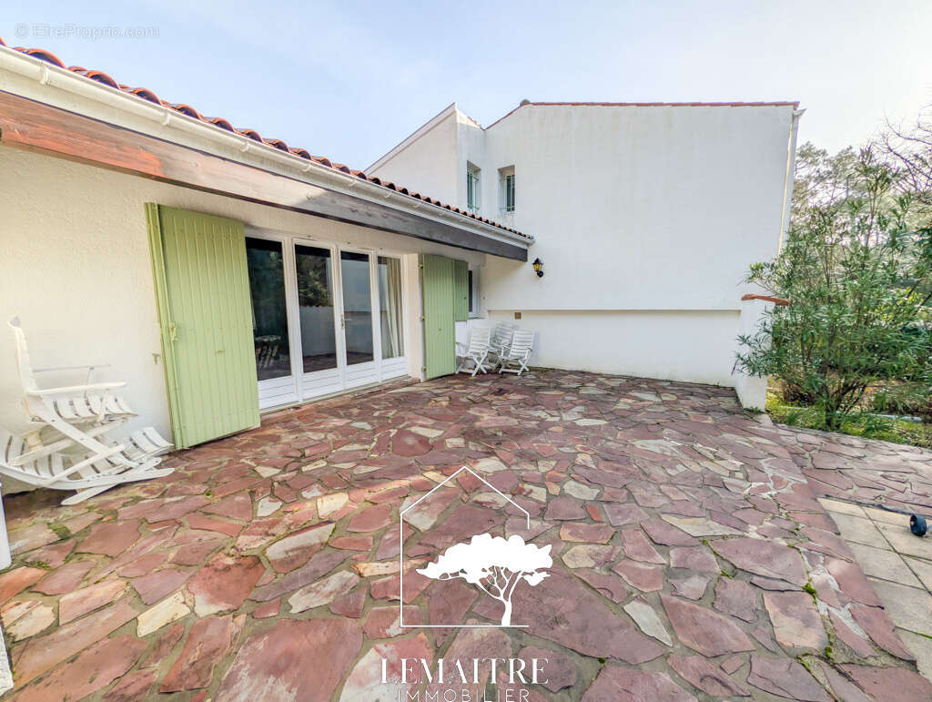 La Palmyre   Villa 212 m2 avec Piscine à 650 m de la Plage - photo 8