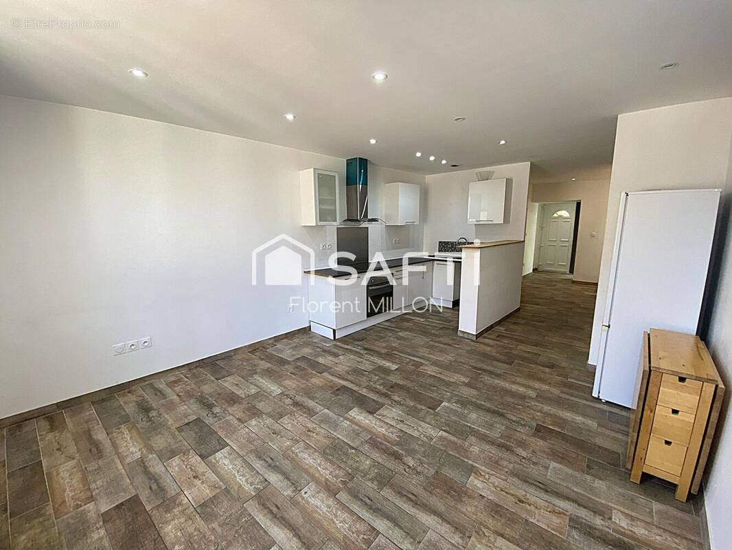 Photo 1 - Appartement à SAINT-ETIENNE-DE-SAINT-GEOIRS