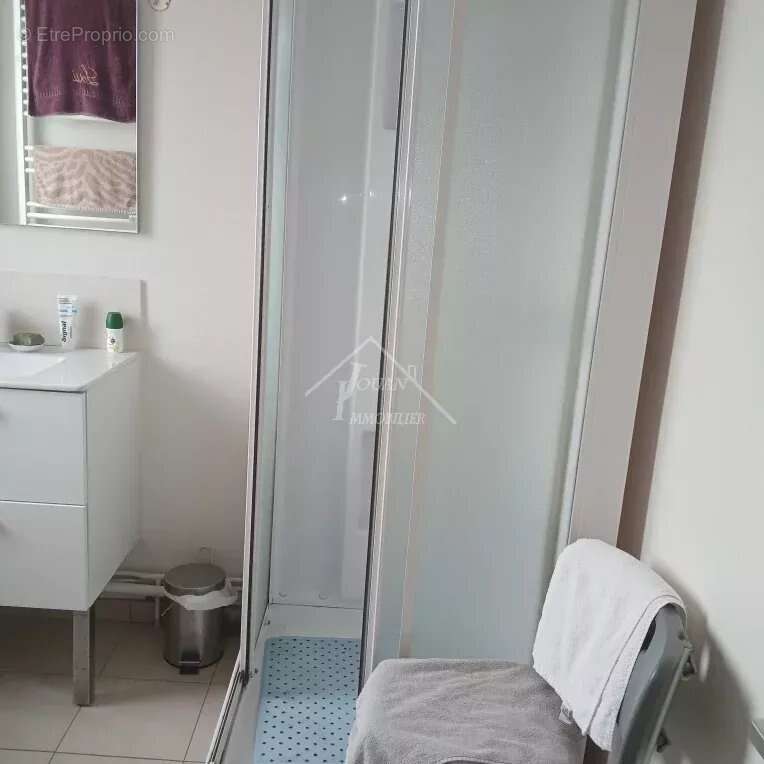 Appartement à TRETEAU