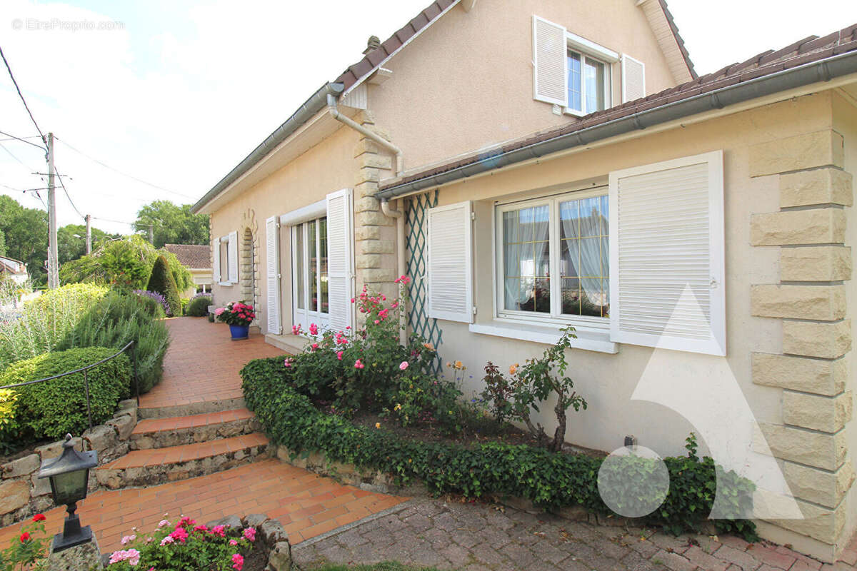 Maison à CHEVRIERES