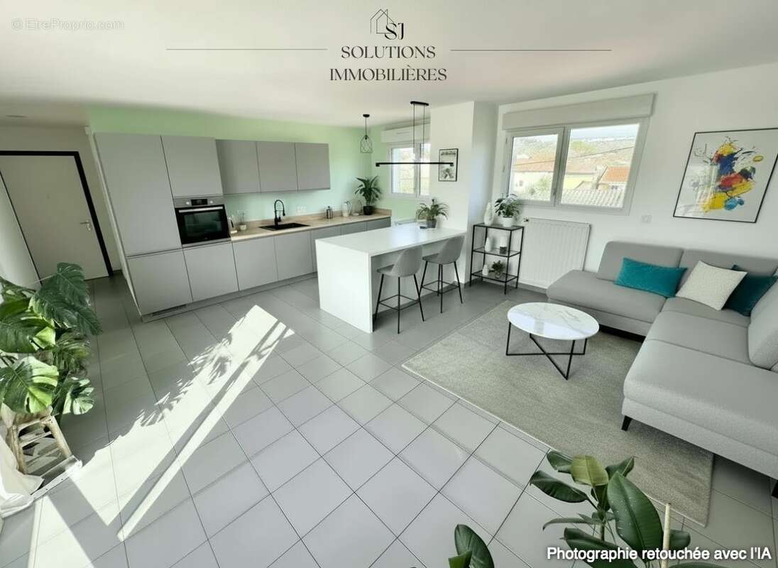 Appartement à LES ROCHES-DE-CONDRIEU