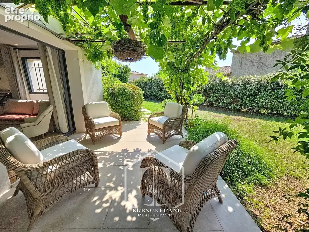 Villa de caractère – Plus de 240 m² – 5 chambres – Piscine – Jardin - photo 11