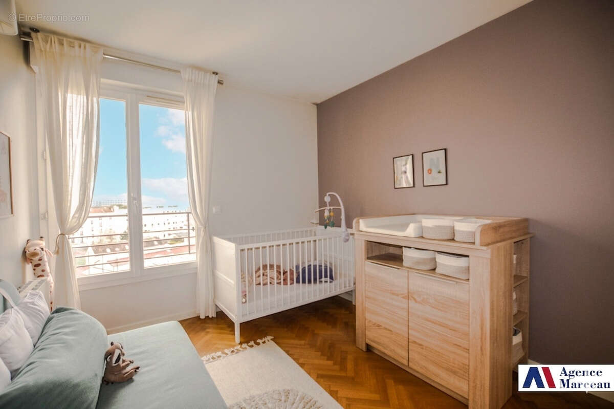 Appartement à COURBEVOIE