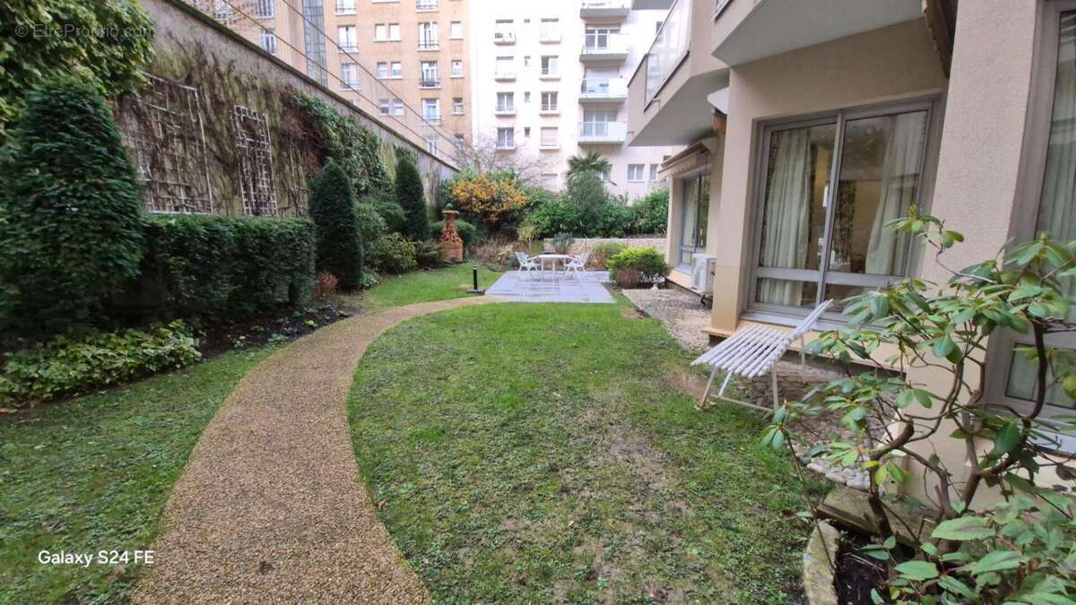 Appartement à PARIS-16E