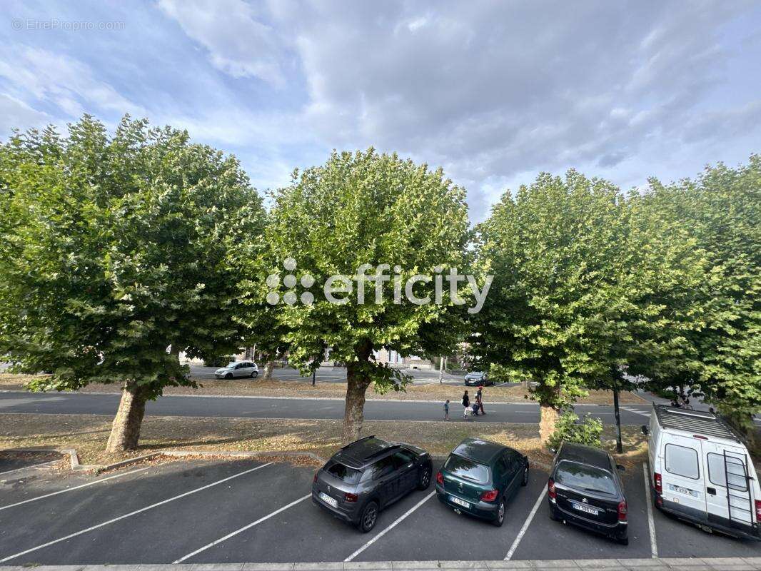 Maison à QUIEVRECHAIN