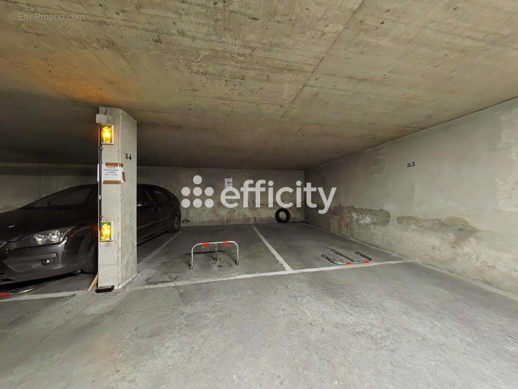 Parking à PARIS-20E