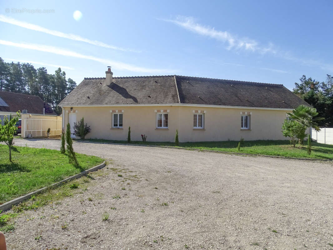 Maison à GIEVRES