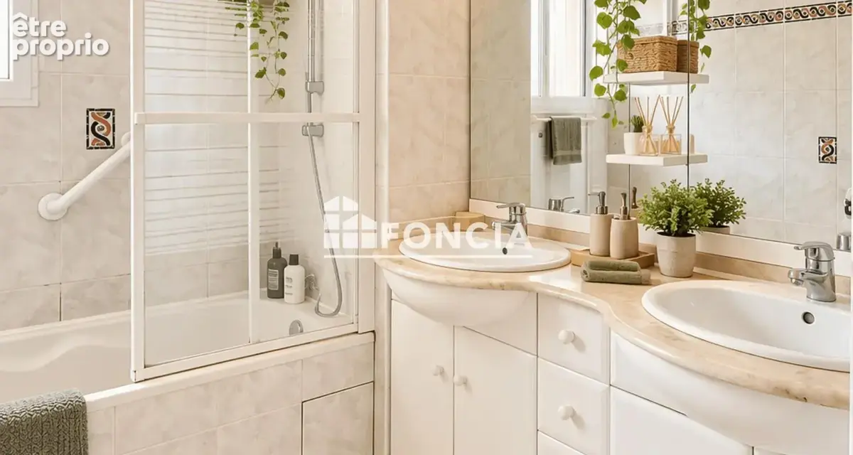 Saint-Raphaël — CENTRE VILLE à 5 mn des plages - T3 de 70 m² avec 46 m² d'extérieurs, DPE C, vendu avec garage et cave - photo 5