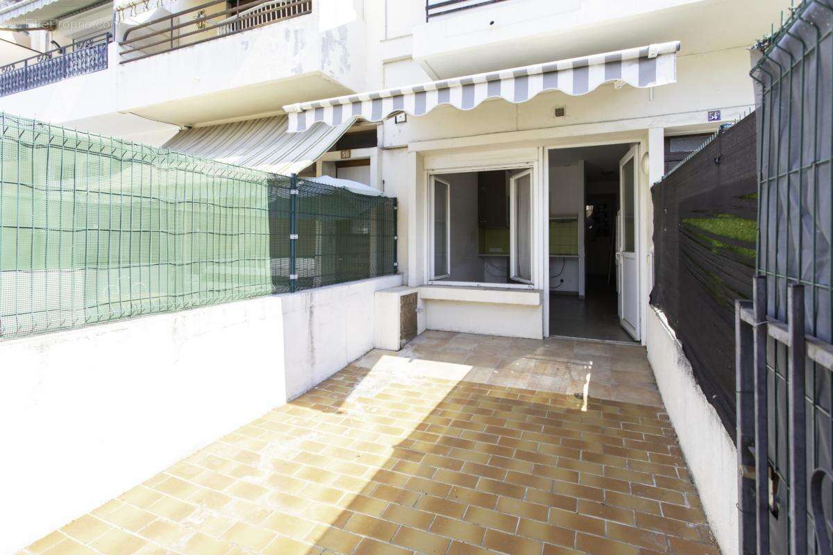 Appartement - 29 m² - Antibes (06) - photo 2