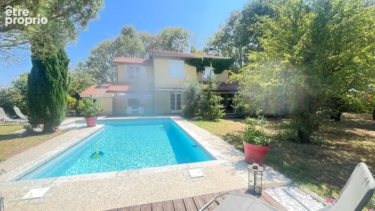 Photo Maison à Saint-Cyr-Sur-Le-Rhone au prix de 649 000€