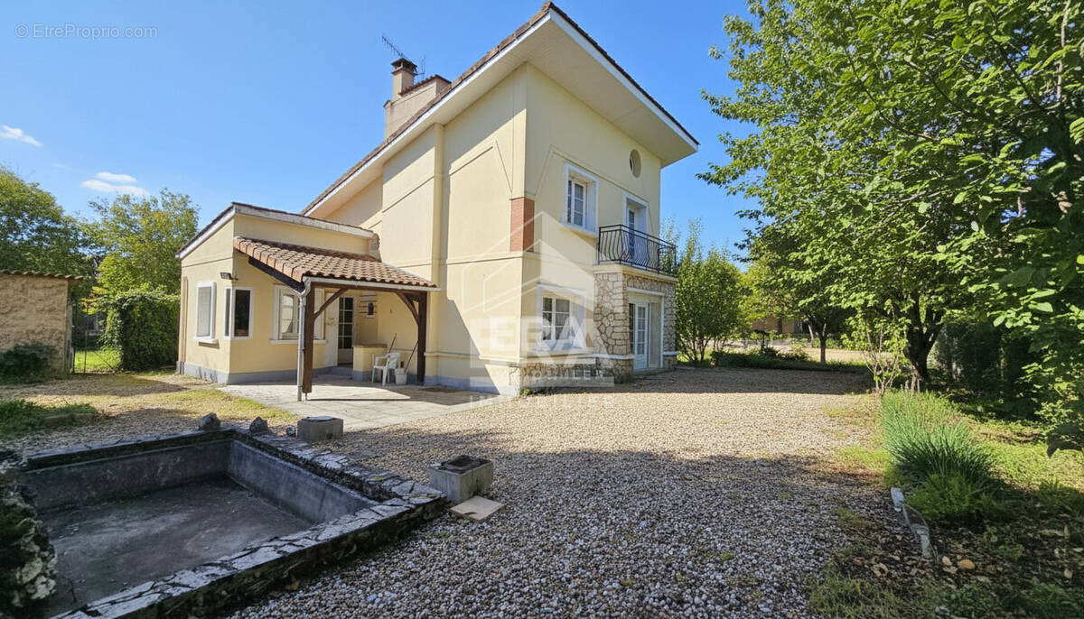 Maison à AUBETERRE-SUR-DRONNE