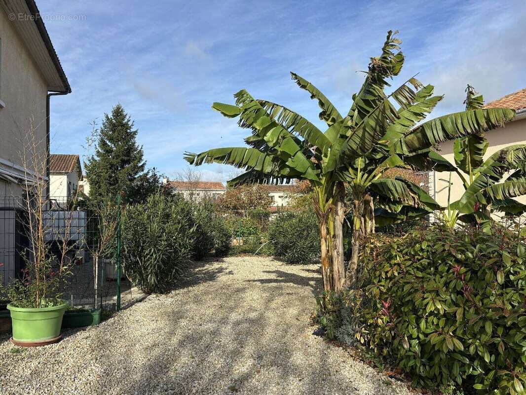 Maison à RUFFEC
