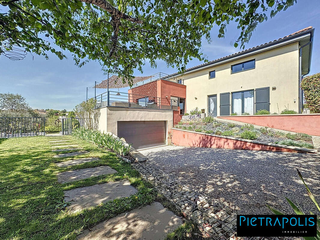 Maison à SAINT-GENIS-LAVAL