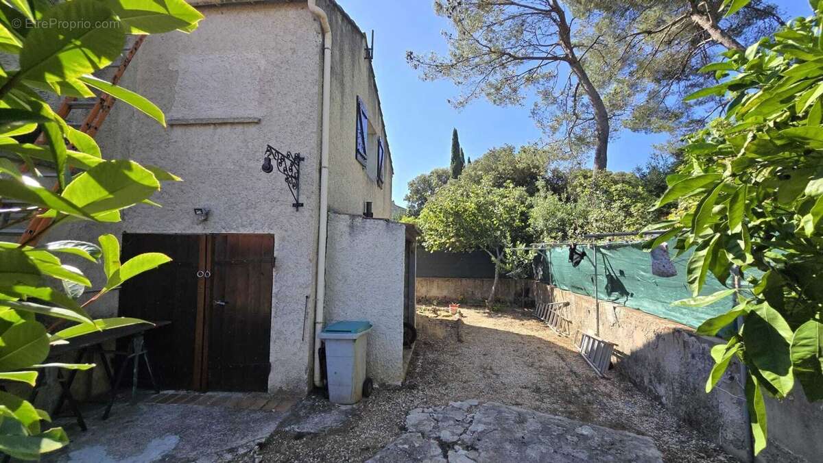 Maison à LE CASTELLET