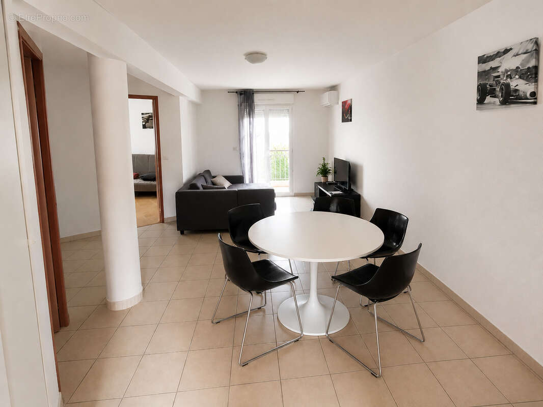 Appartement à SIGNES