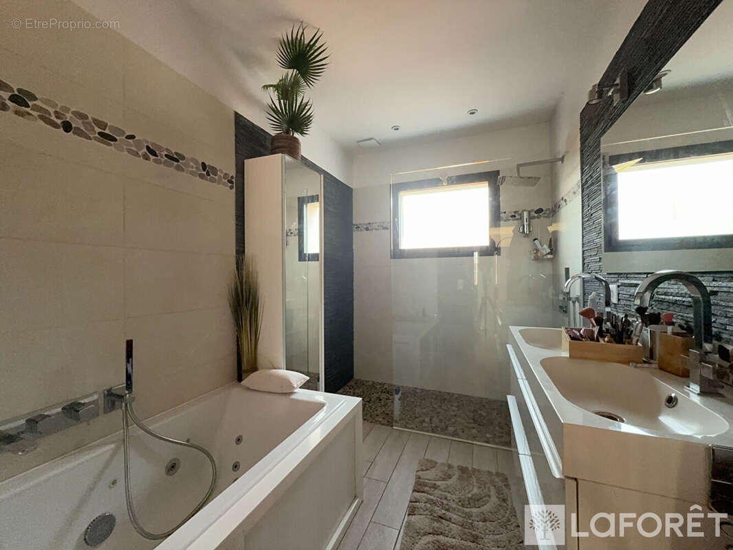 Maison Gujan Mestras (Meyran) - 3 chambres + Studio et Garage - photo 11