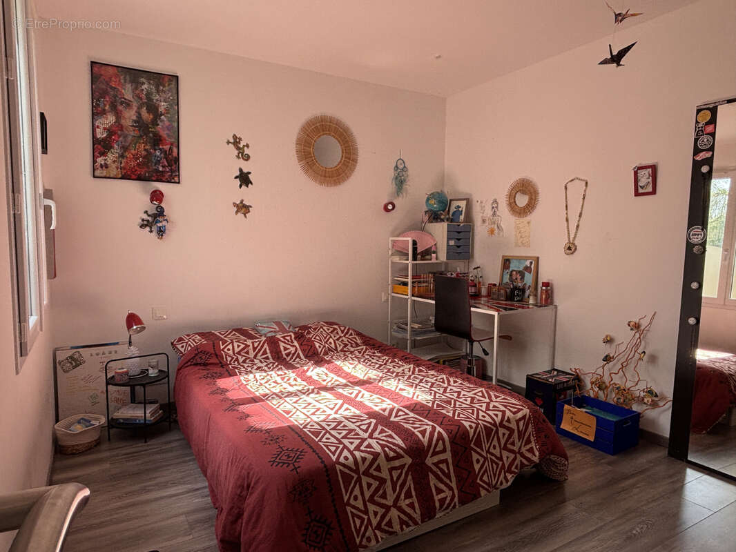 Maison à SAINT-LAURENT-DE-LA-PREE