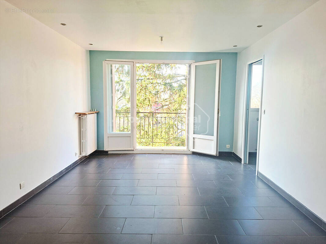 Appartement à EZANVILLE