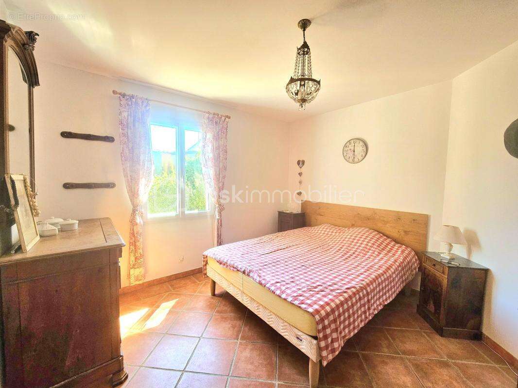 Côte d'Azur - Villa de standing 5 chambres dont suite de plain pied, piscine et beau terrain - photo 13