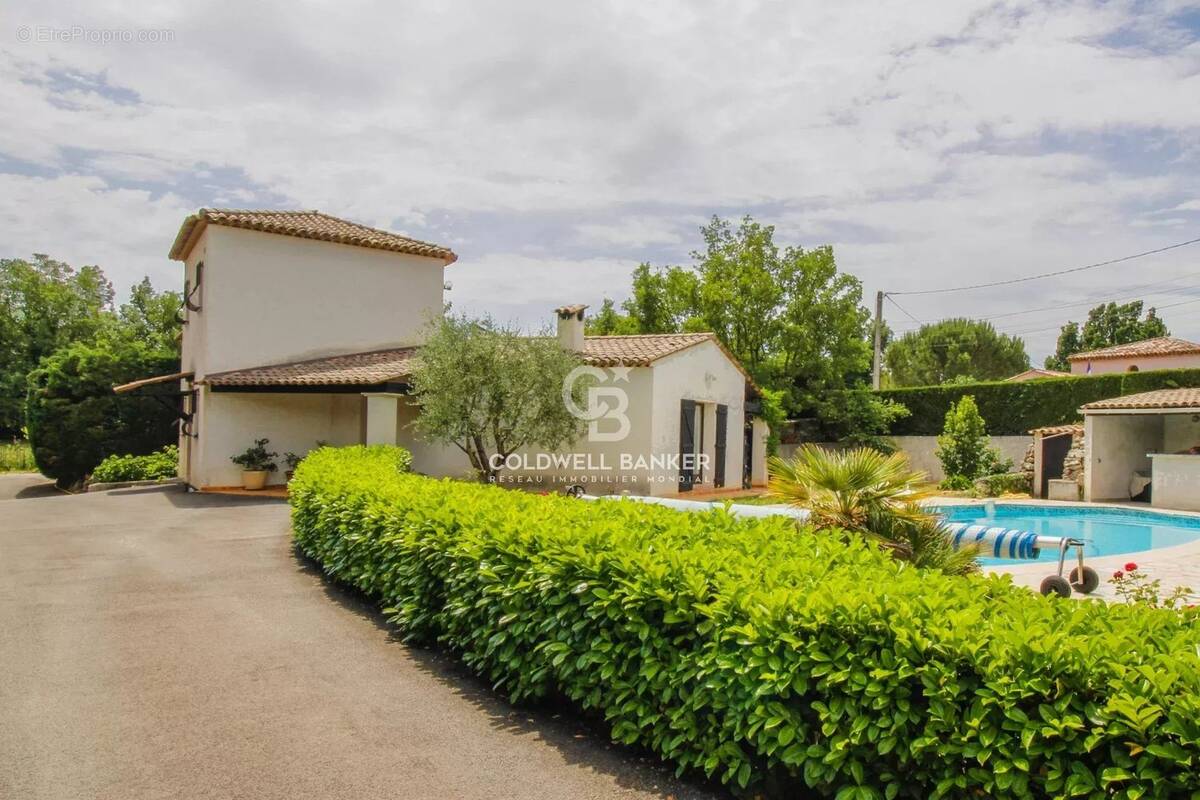 Maison à SAINT-CEZAIRE-SUR-SIAGNE