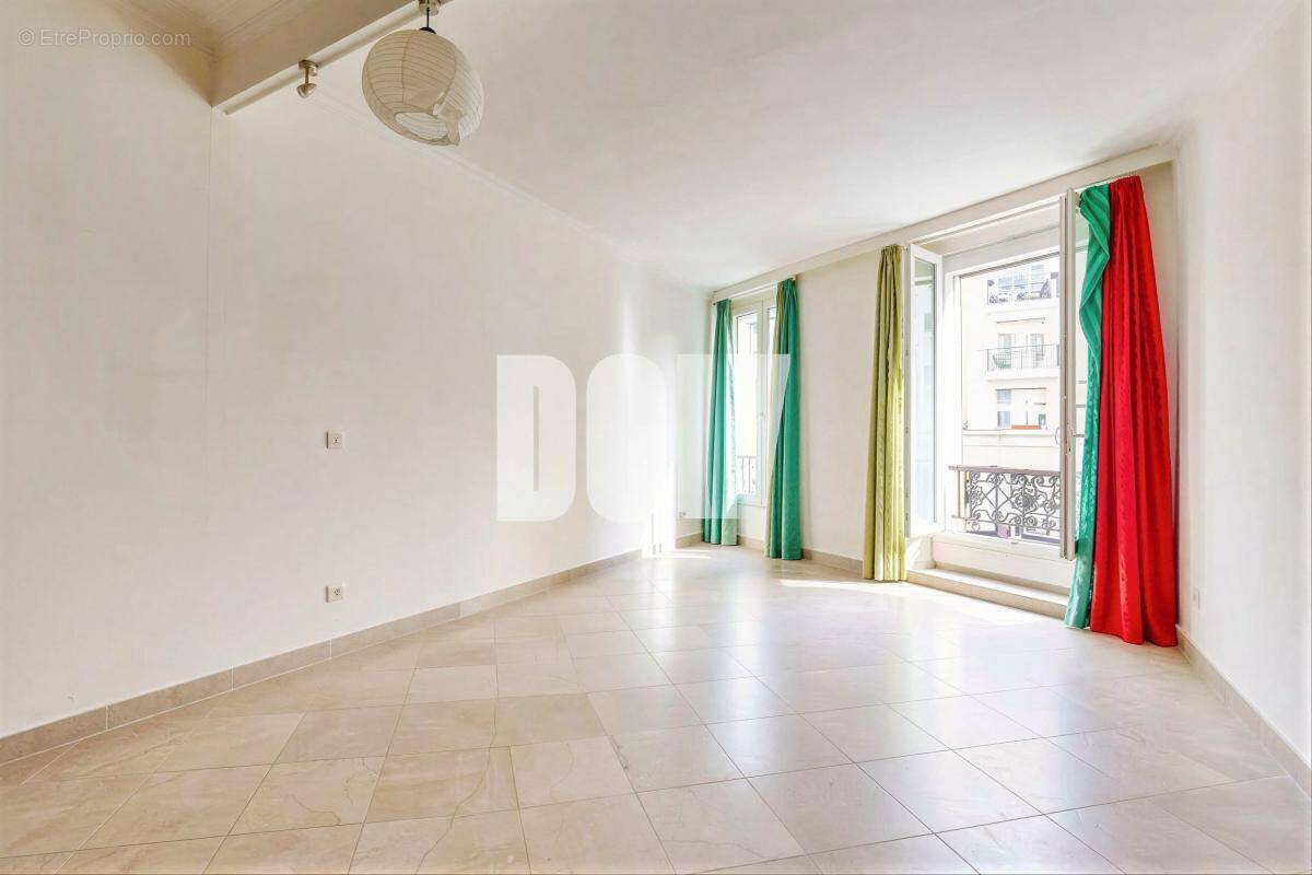 Appartement à PARIS-16E
