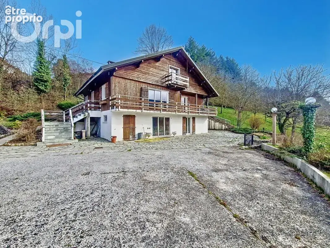 À Vendre maison 232 m2 et logement 50 m2 sur terrain de 2700 m2 - photo 2