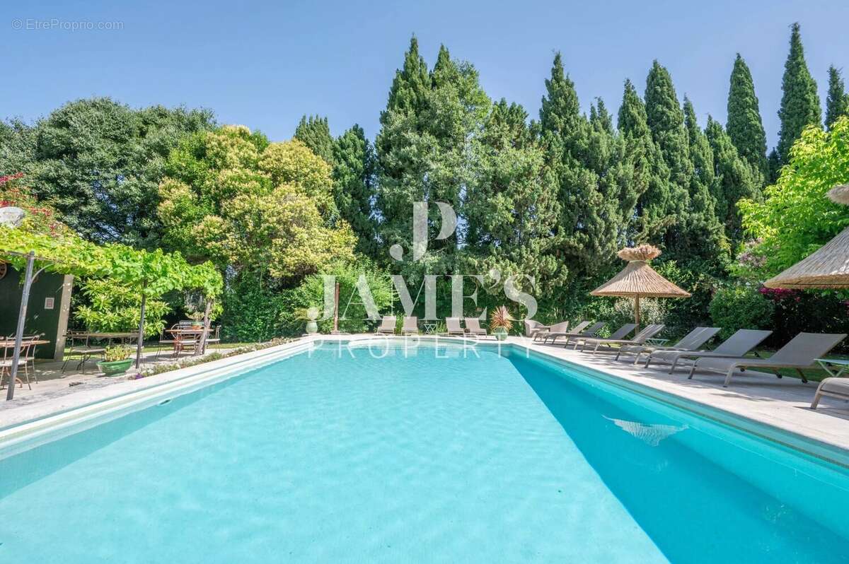 Maison 450 m² à Saint-Remy-De-Provence  - photo 3